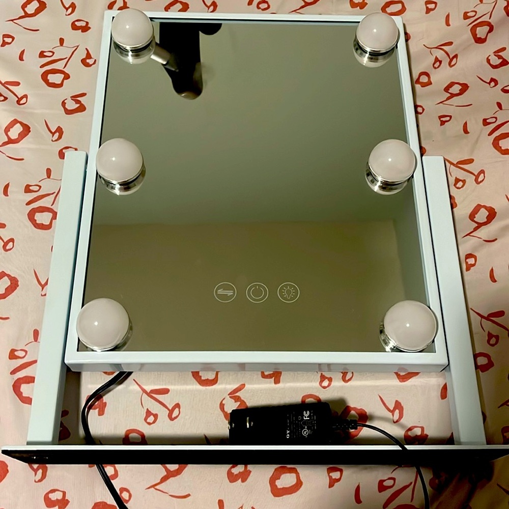 Vanity mirror